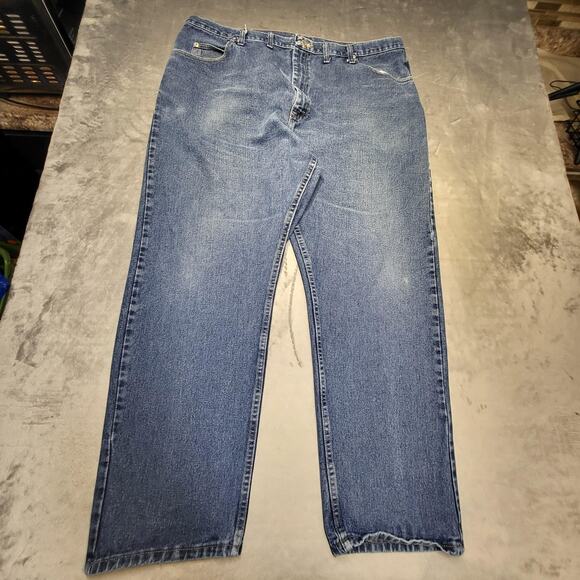 Wrangler Jeans Mens 44x31 Blue Denim Authentic Five Pocket Straight Leg 97601DR - Picture 1 of 9
